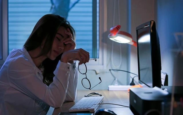 Thức khuya gây đột quỵ: Dừng ngay thói quen tai hại này để bảo vệ sức khỏe